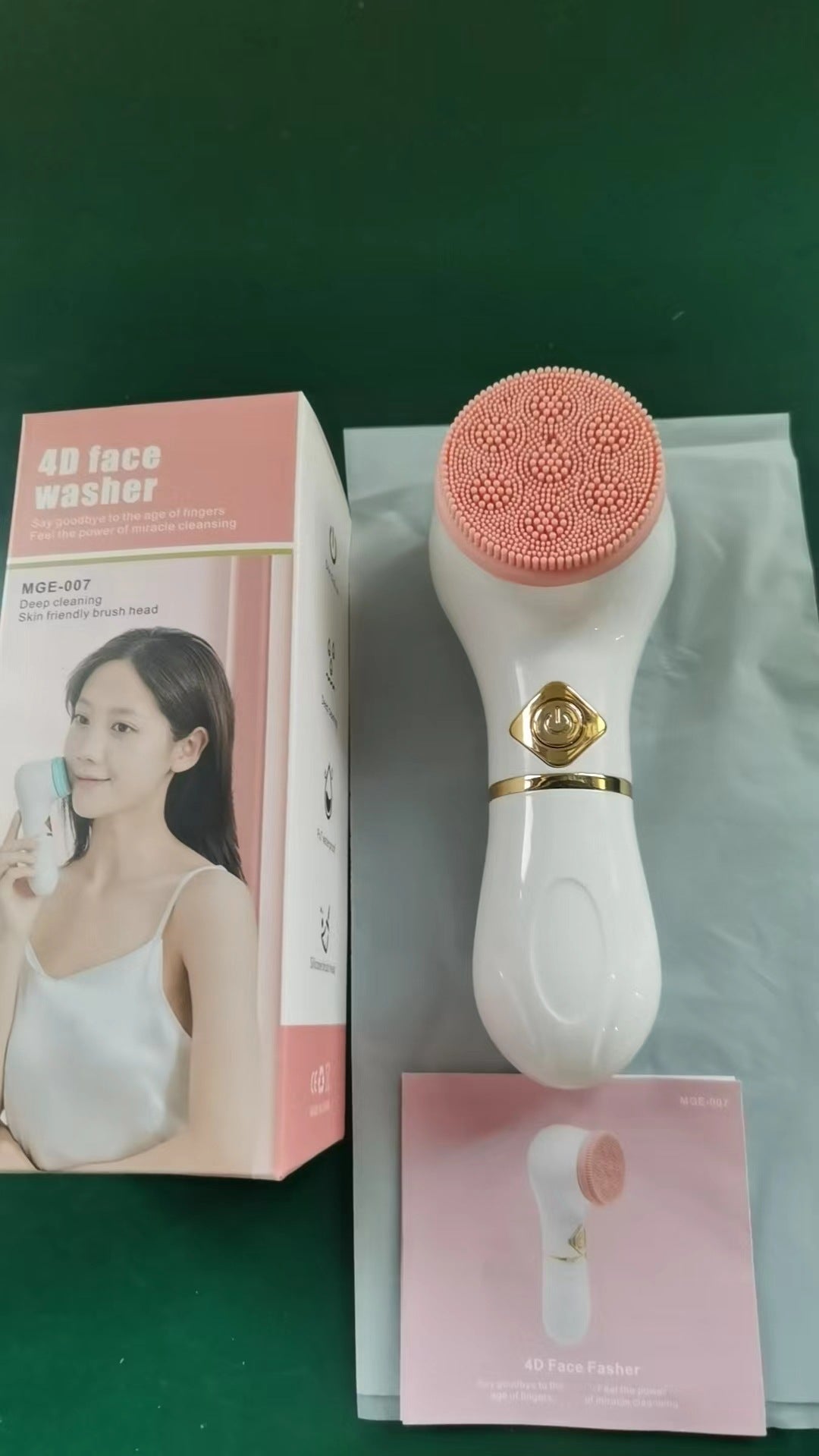 Silicone facial cleansing brush
