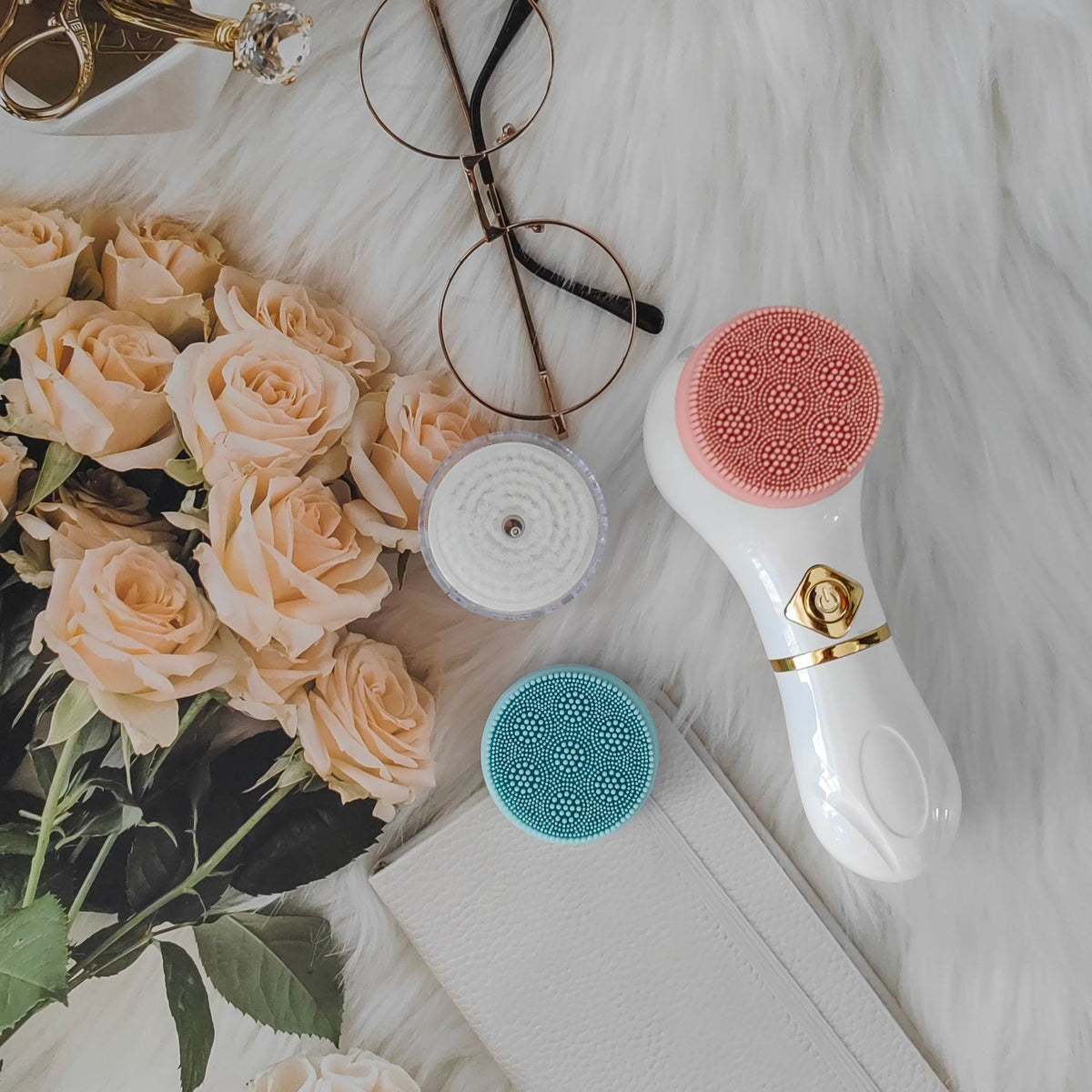 Silicone facial cleansing brush