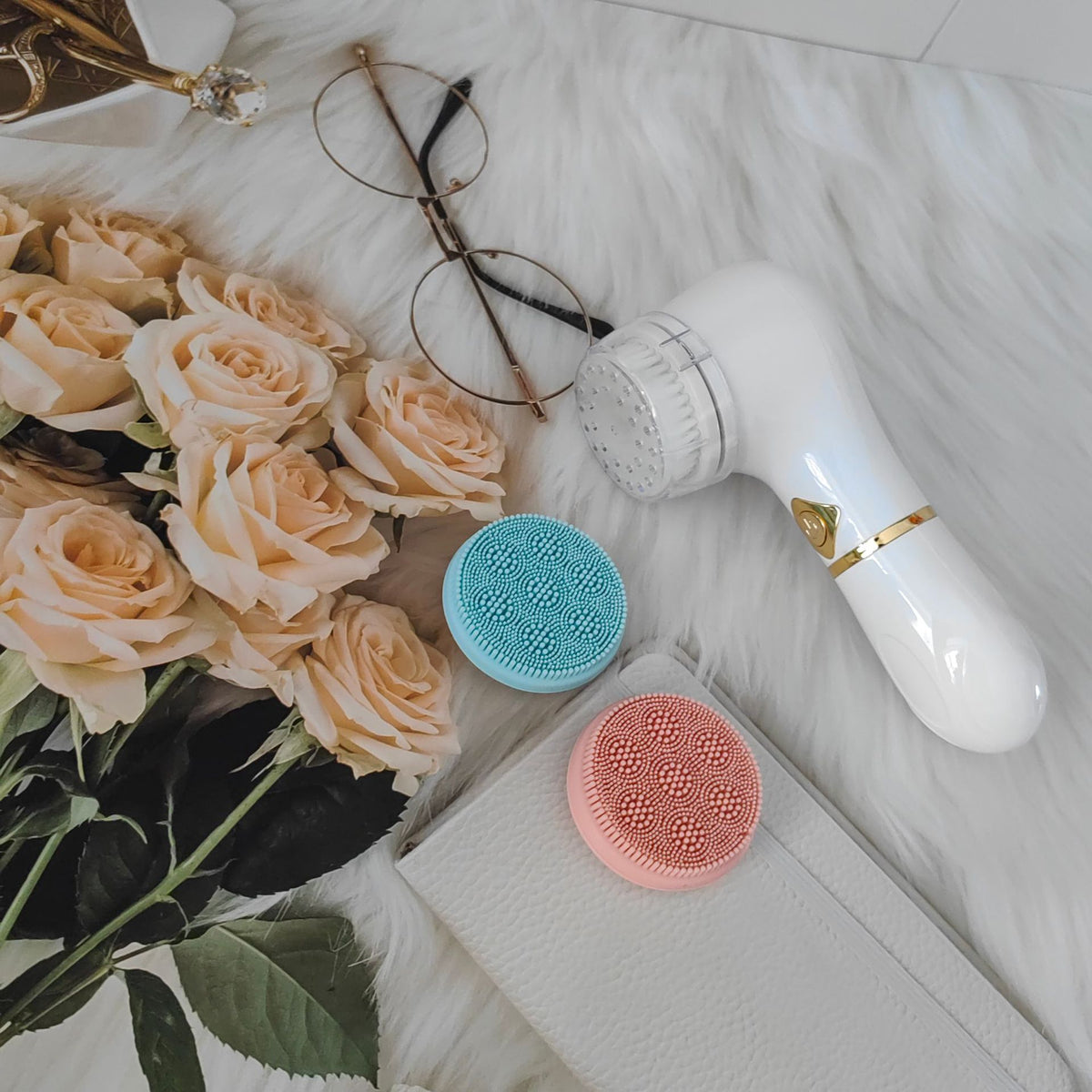 Silicone facial cleansing brush